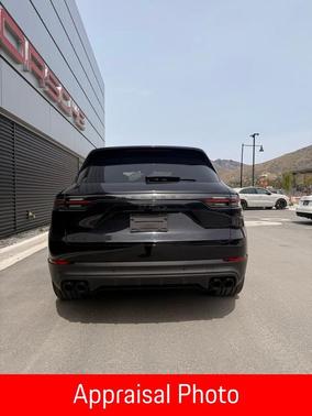Jet Black Metallic 2022 Porsche Cayenne
