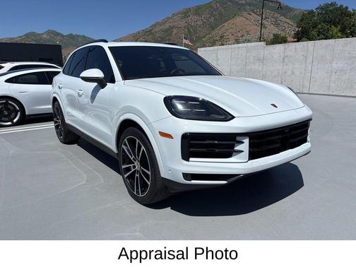 Carrara White Metallic 2024 Porsche Cayenne Base