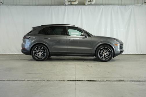 2025 Porsche Cayenne Base