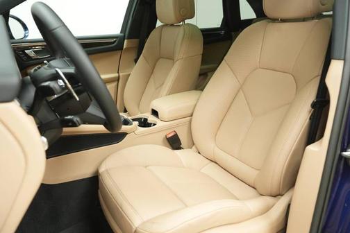 Gentian Blue Metallic 2026 Porsche Macan S