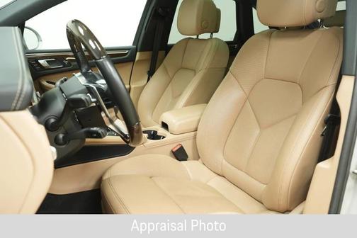Chalk 2019 Porsche Macan Base