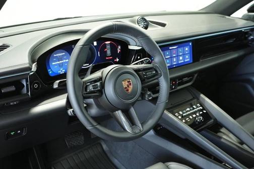 2026 Porsche Macan 4