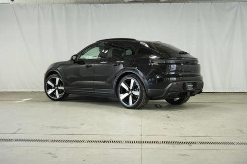 2026 Porsche Macan 4