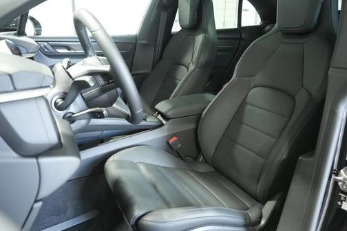 2026 Porsche Macan 4