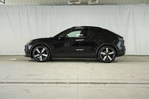 2026 Porsche Macan 4