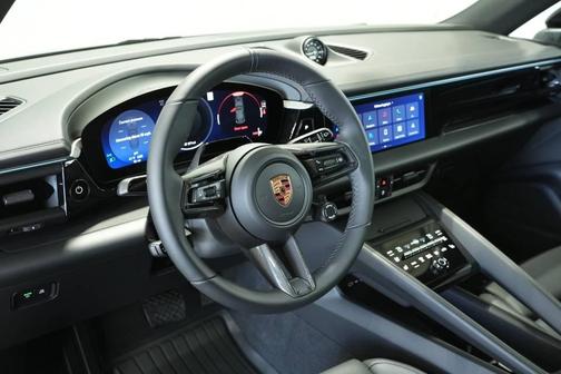 2026 Porsche Macan 4