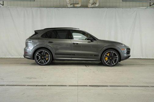 2020 Porsche Cayenne E-Hybrid Turbo S