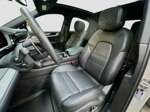 Cashmere Beige Metallic 2025 Porsche Cayenne Base