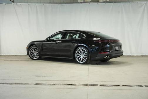 2026 Porsche Panamera 4