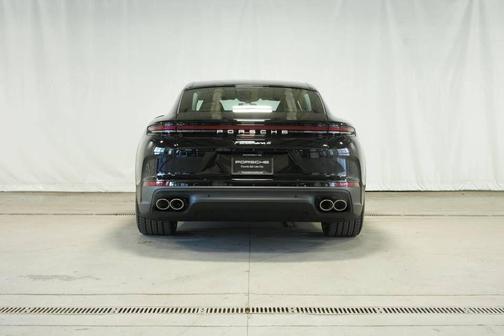 2026 Porsche Panamera 4