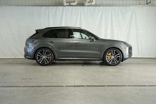 2025 Porsche Cayenne GTS