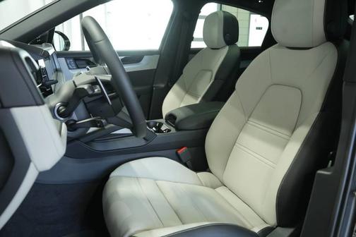 2025 Porsche Cayenne AWD