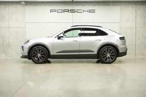 Dolomite Silver Metallic 2026 Porsche Macan 4