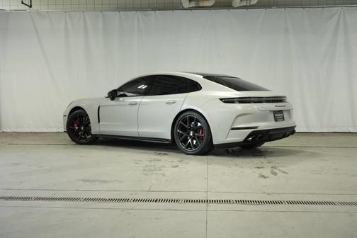 2025 Porsche Panamera GTS
