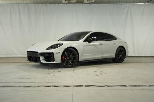 2025 Porsche Panamera GTS