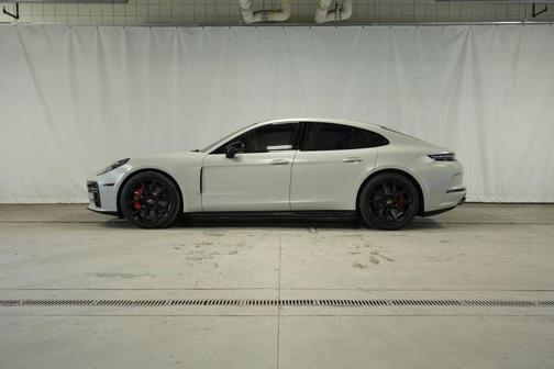 2025 Porsche Panamera GTS