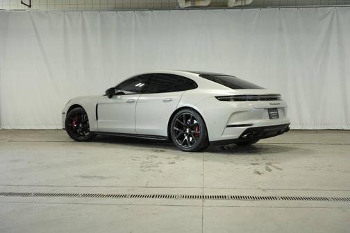 2025 Porsche Panamera GTS