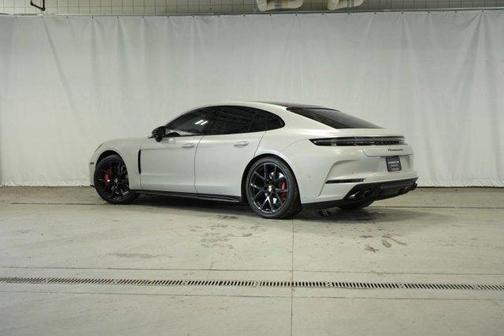 2025 Porsche Panamera GTS