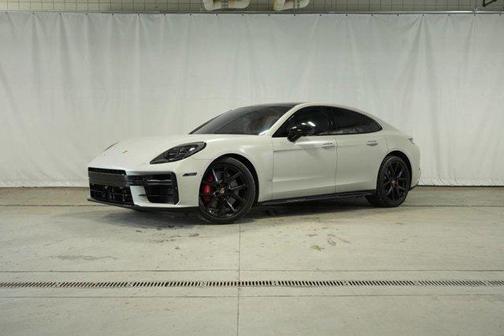 2025 Porsche Panamera GTS