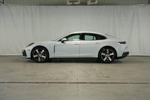 Ice Grey Metallic 2025 Porsche Panamera 4