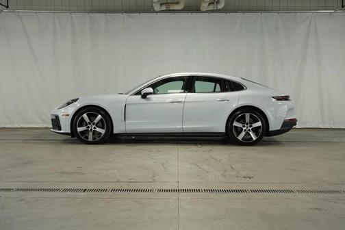 2025 Porsche Panamera 4