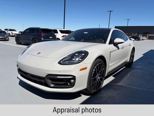 Chalk 2023 Porsche Panamera 4 Platinum Edition
