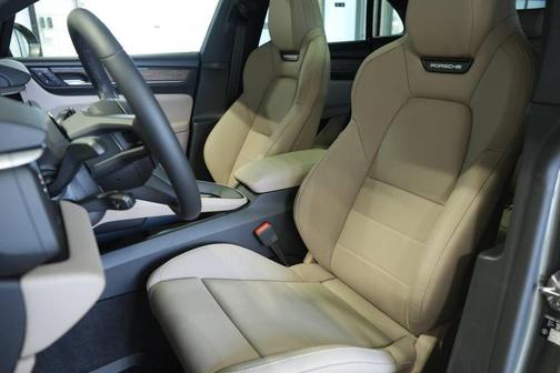 2026 Porsche Macan 4