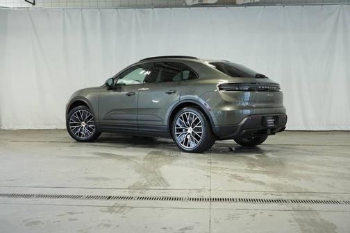 2026 Porsche Macan 4