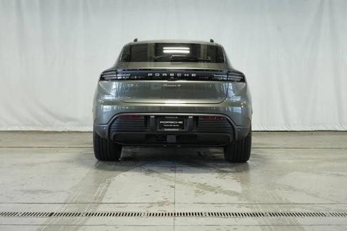 2026 Porsche Macan 4