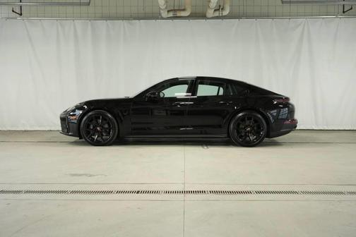 2026 Porsche Panamera 4