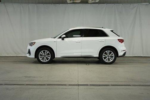 2022 Audi Q3 45 S line Premium
