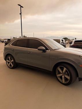 Arctic Grey 2024 Porsche Cayenne AWD