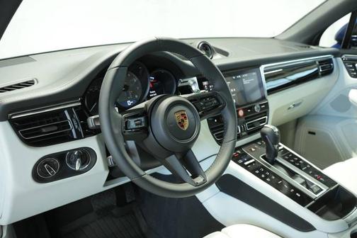 Gentian Blue Metallic 2026 Porsche Macan S
