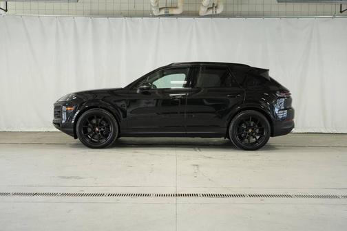 2025 Porsche Cayenne Base