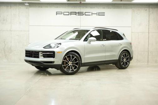 Dolomite Silver Metallic 2026 Porsche Cayenne Base