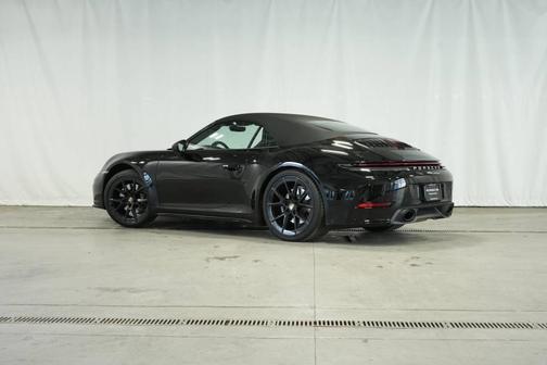 2025 Porsche 911 Carrera