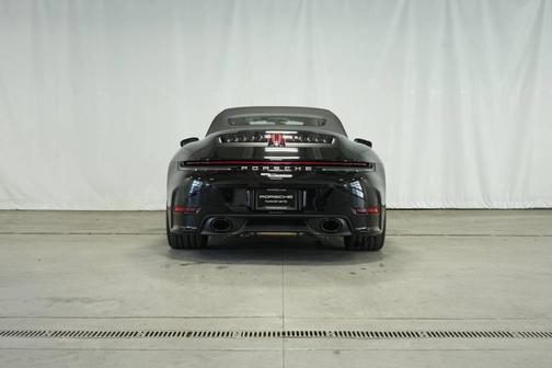 2025 Porsche 911 Carrera