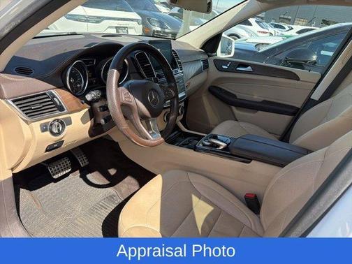 White 2016 Mercedes-Benz GLE-Class GLE 400 4MATIC