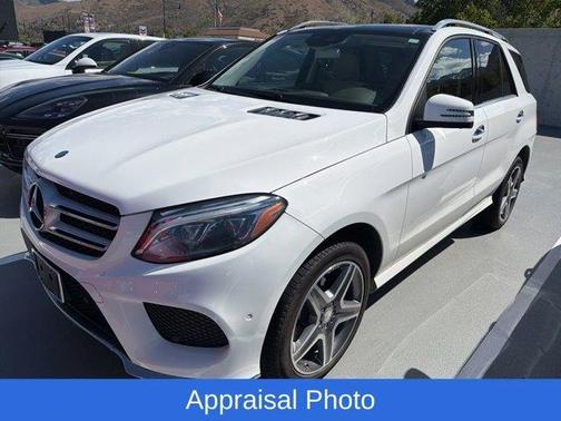 White 2016 Mercedes-Benz GLE-Class GLE 400 4MATIC