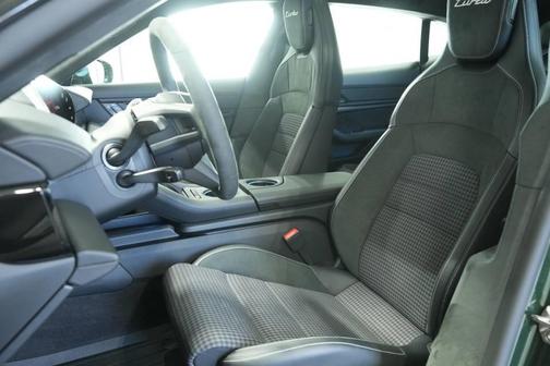 2025 Porsche Taycan Turbo