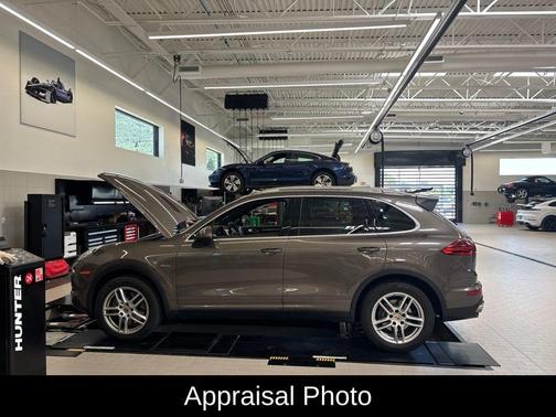 Amber 2016 Porsche Cayenne Diesel