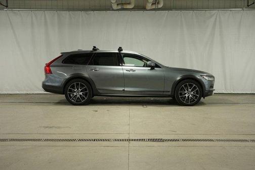 2020 Volvo V90 Cross Country T6