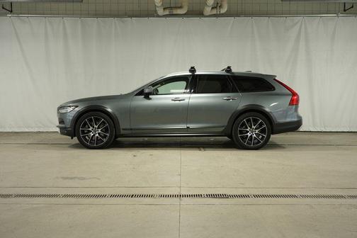 2020 Volvo V90 Cross Country T6