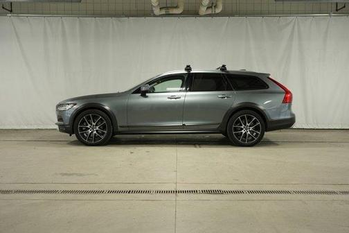 2020 Volvo V90 Cross Country T6