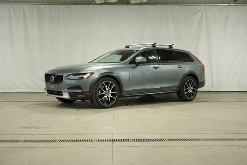 2020 Volvo V90 Cross Country T6