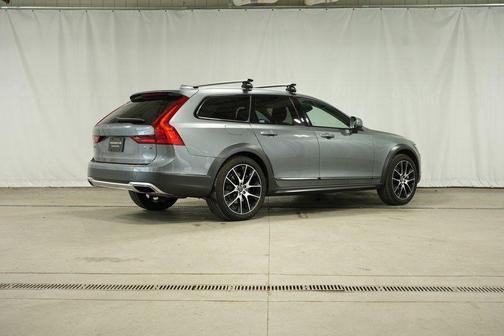 2020 Volvo V90 Cross Country T6