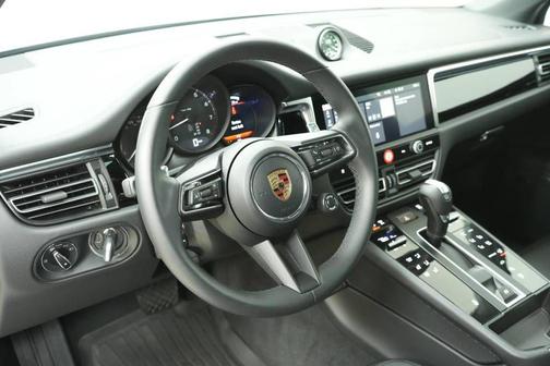 Dolomite Silver Metallic 2026 Porsche Macan