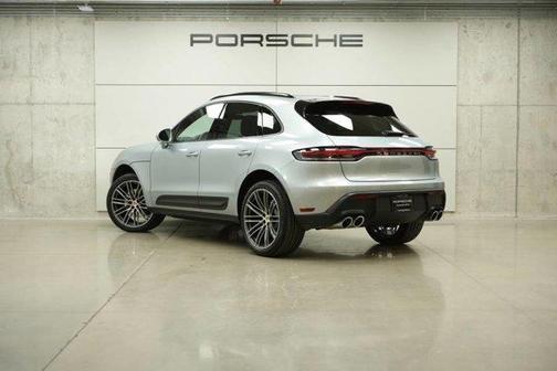 Dolomite Silver Metallic 2026 Porsche Macan