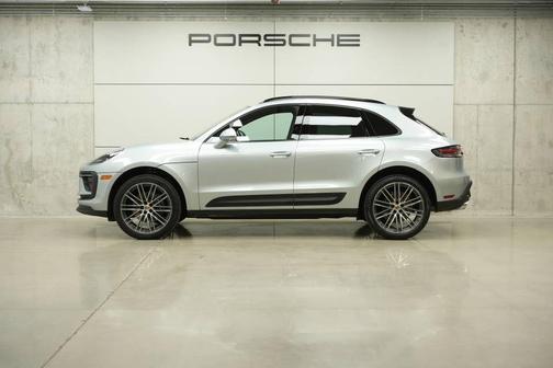 Dolomite Silver Metallic 2026 Porsche Macan