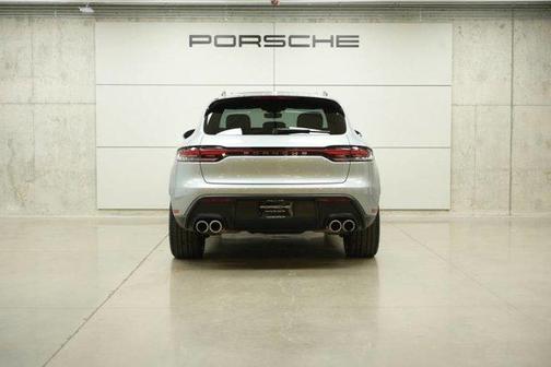 Dolomite Silver Metallic 2026 Porsche Macan